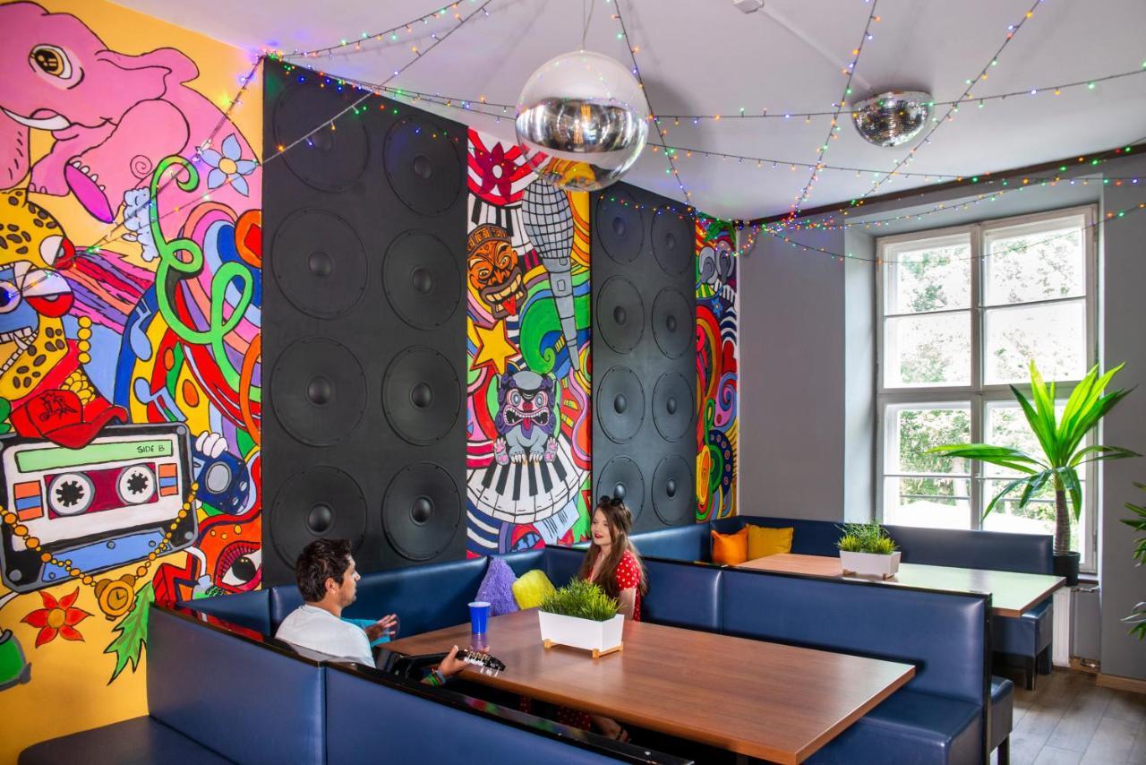 Let'S Rock Party Hostel! Age Limit From 18 Until 40! Krakow Bagian luar foto
