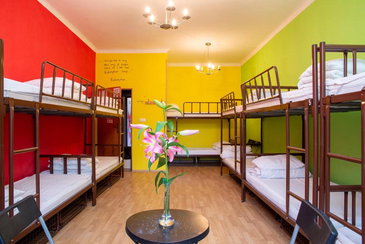 Let'S Rock Party Hostel! Age Limit From 18 Until 40! Krakow Bagian luar foto