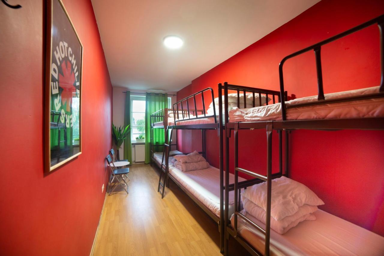 Let'S Rock Party Hostel! Age Limit From 18 Until 40! Krakow Bagian luar foto