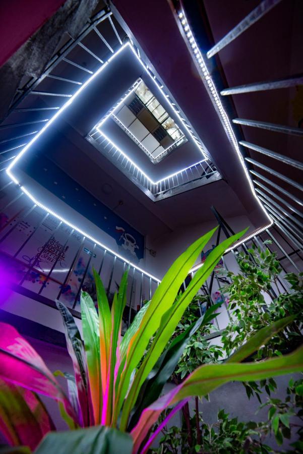 Let'S Rock Party Hostel! Age Limit From 18 Until 40! Krakow Bagian luar foto
