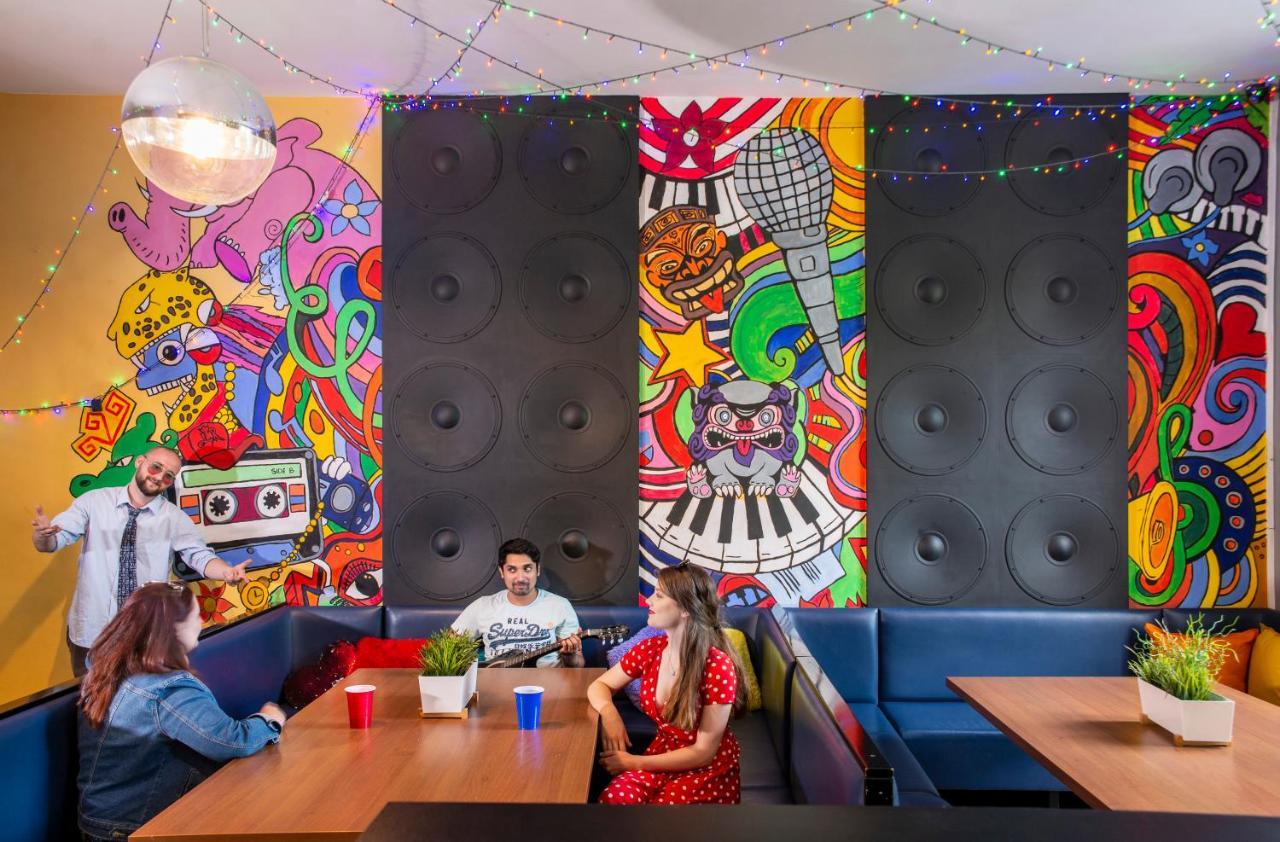 Let'S Rock Party Hostel! Age Limit From 18 Until 40! Krakow Bagian luar foto