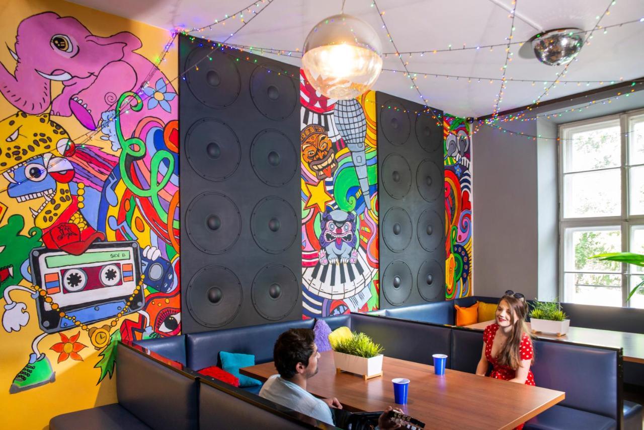 Let'S Rock Party Hostel! Age Limit From 18 Until 40! Krakow Bagian luar foto