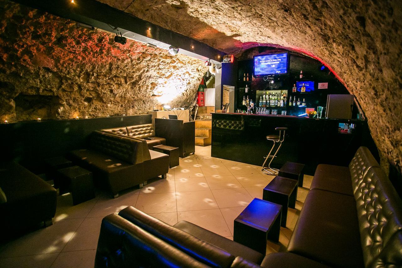 Let'S Rock Party Hostel! Age Limit From 18 Until 40! Krakow Bagian luar foto