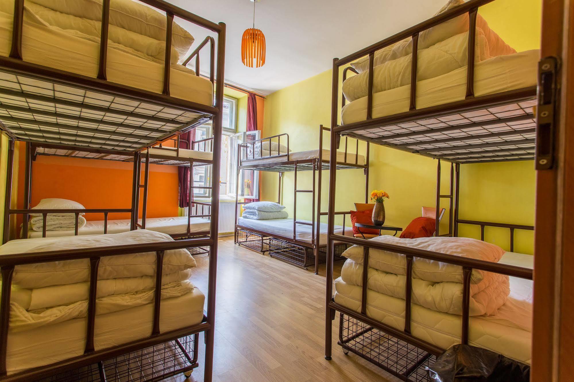Let'S Rock Party Hostel! Age Limit From 18 Until 40! Krakow Bagian luar foto