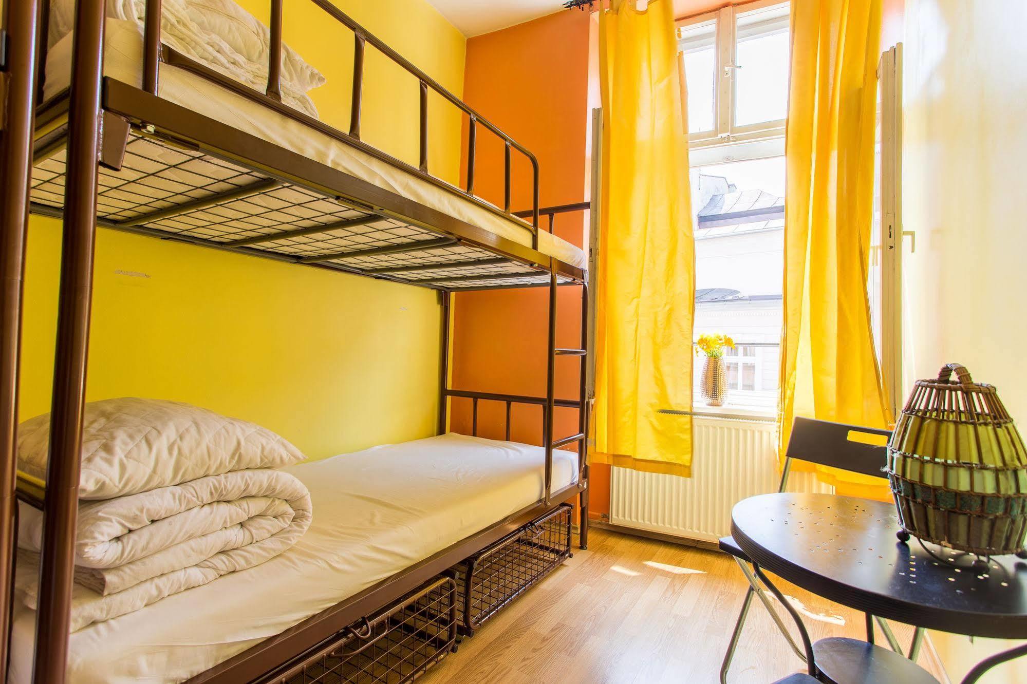 Let'S Rock Party Hostel! Age Limit From 18 Until 40! Krakow Bagian luar foto