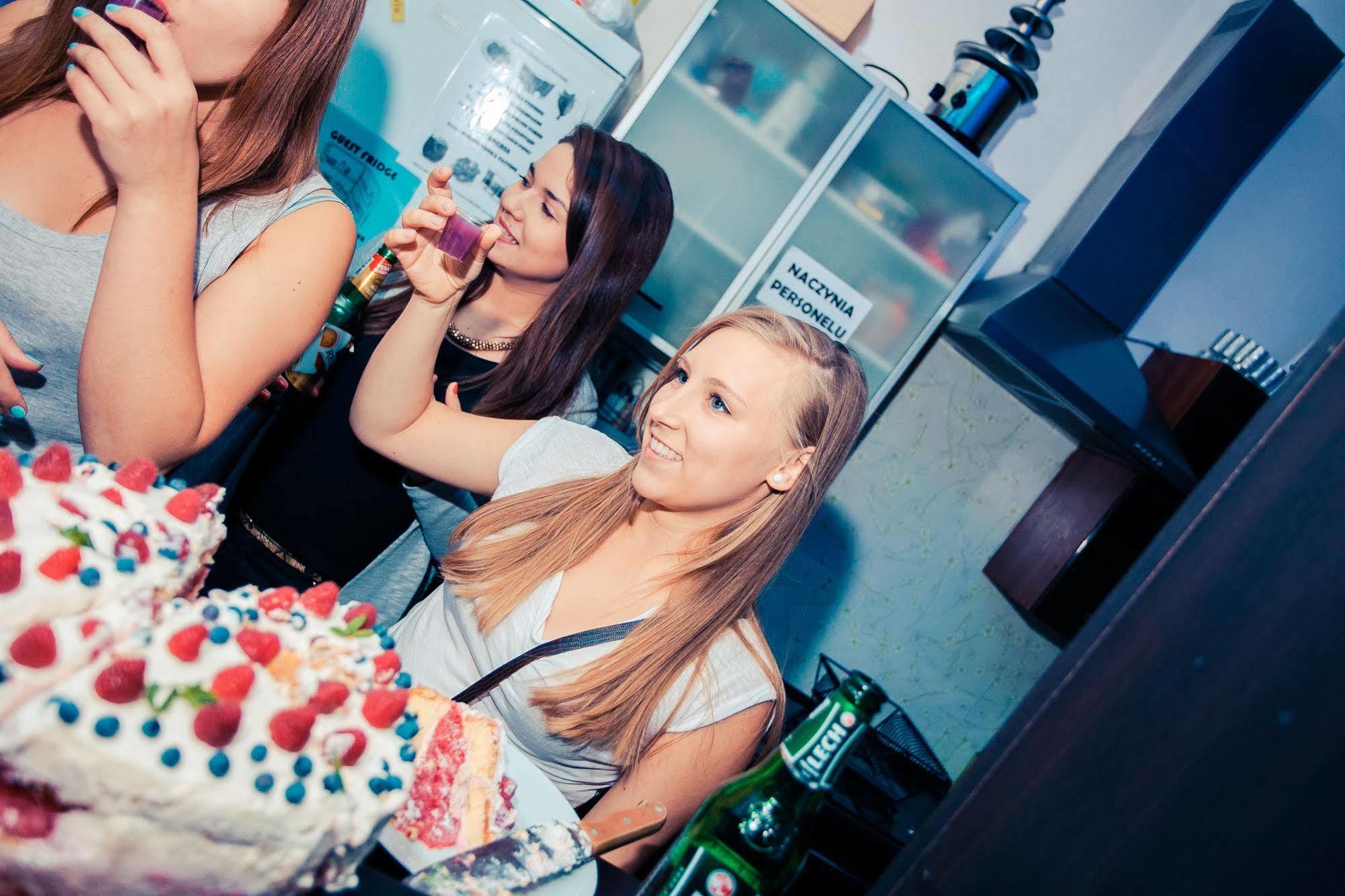 Let'S Rock Party Hostel! Age Limit From 18 Until 40! Krakow Bagian luar foto
