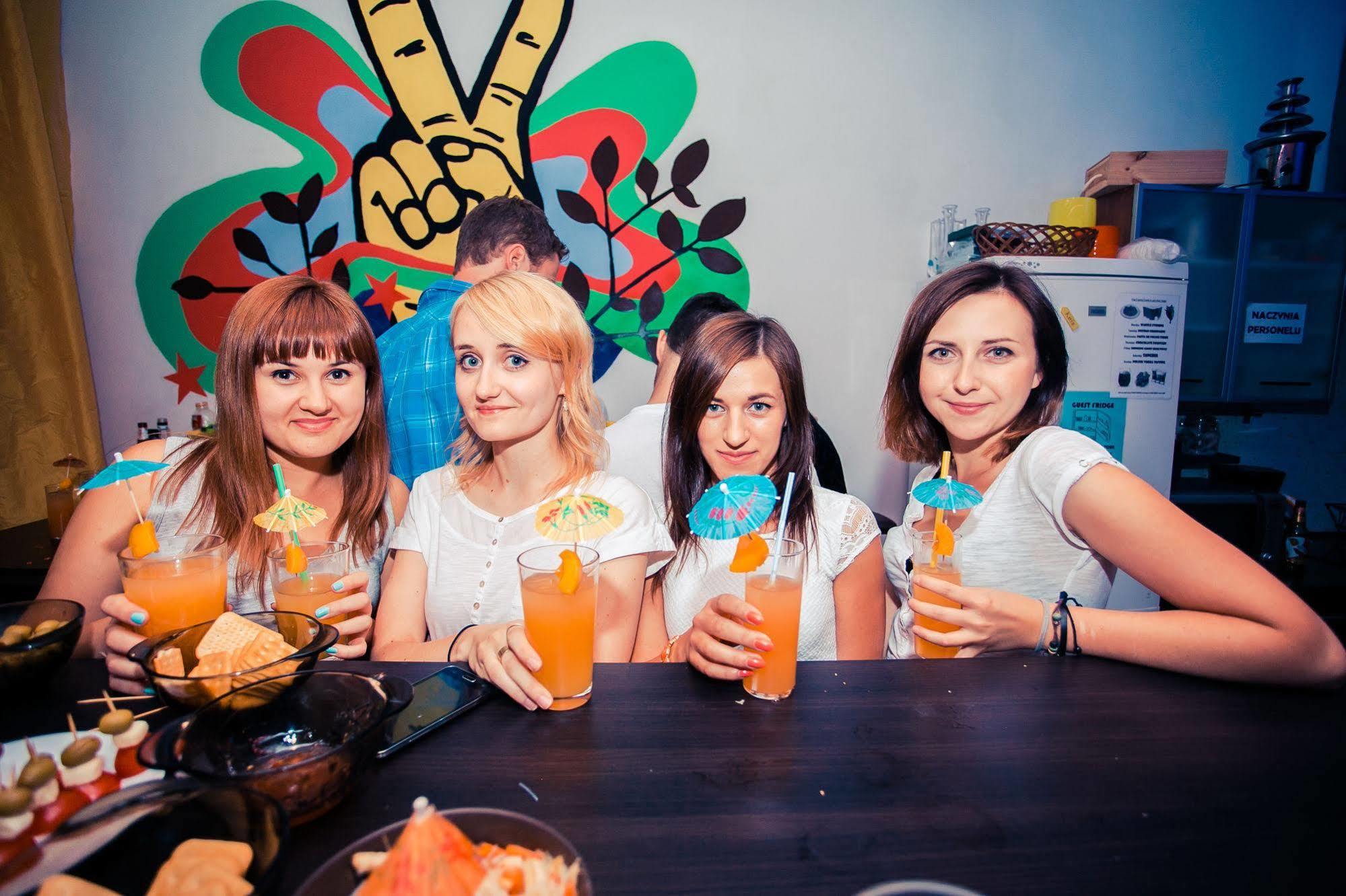 Let'S Rock Party Hostel! Age Limit From 18 Until 40! Krakow Bagian luar foto