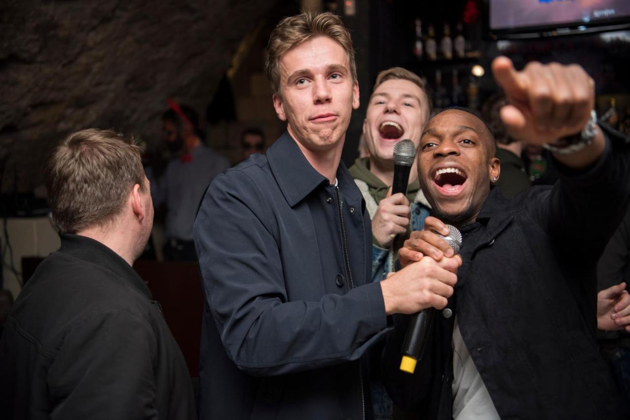 Let'S Rock Party Hostel! Age Limit From 18 Until 40! Krakow Bagian luar foto